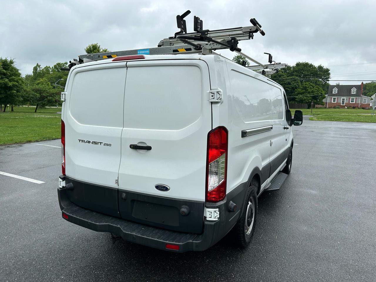 ford transit van 2018 1FTYR2YM7JKB17639 image ford transit van 2018 1FTYR2YM7JKB17639 image